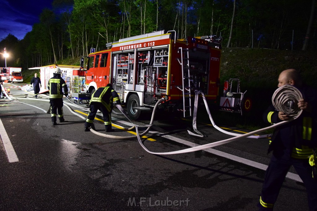 VU Gefahrgut LKW umgestuerzt A 4 Rich Koeln Hoehe AS Gummersbach P622.JPG - Miklos Laubert